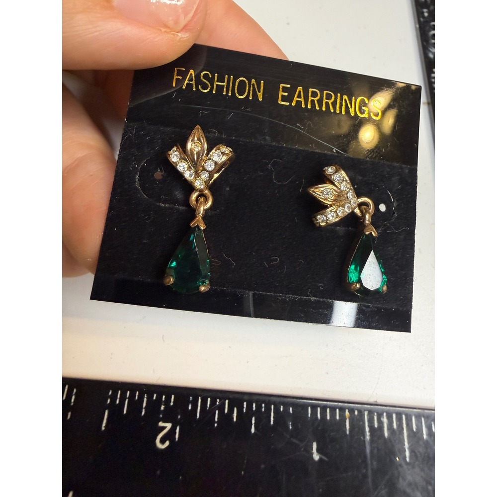 Gold Tone Emerald Green Teardrop Rhinestone Crystal Dangle Earrings Jewelry